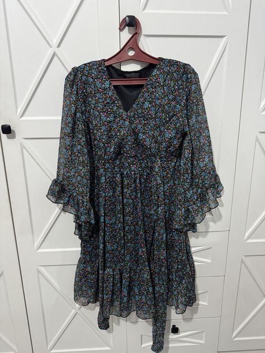 одежда платья и другое