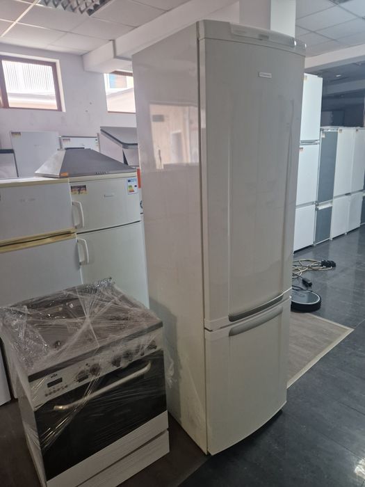 Хладилник с фризер Electrolux A+ 200 см
