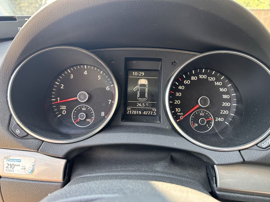 VOLKSWAGEN Golf 2010
