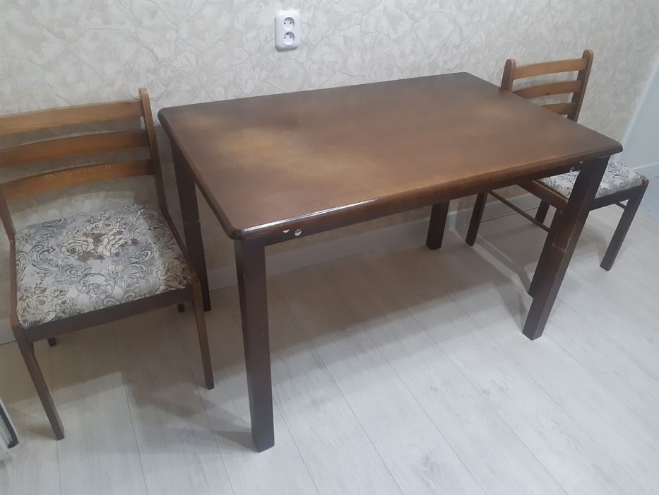 Срочно продам кухонный стол.