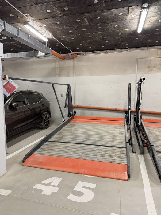 Паркинг платформа за паркиране на две нива