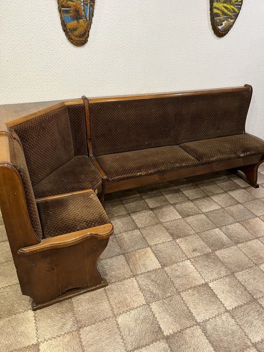 Срочно продаю угловой диван и стол