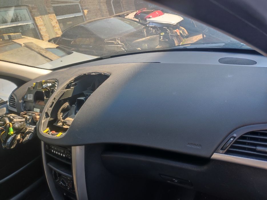 Арматурно табло за Пежо-207