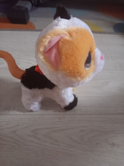 игрушка кошечка на колесиках