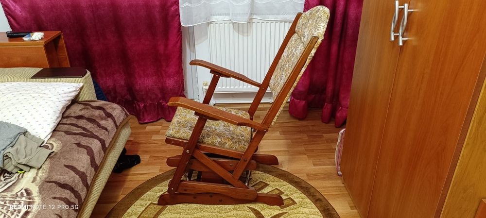 Scaun balansoar in stare buna.