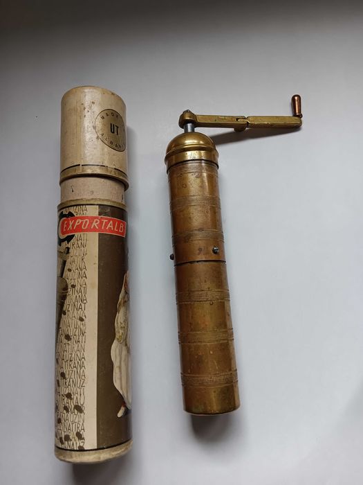 Rasnita de Cafea, veche de colectie, Albania, din Bronz, Nefolosita