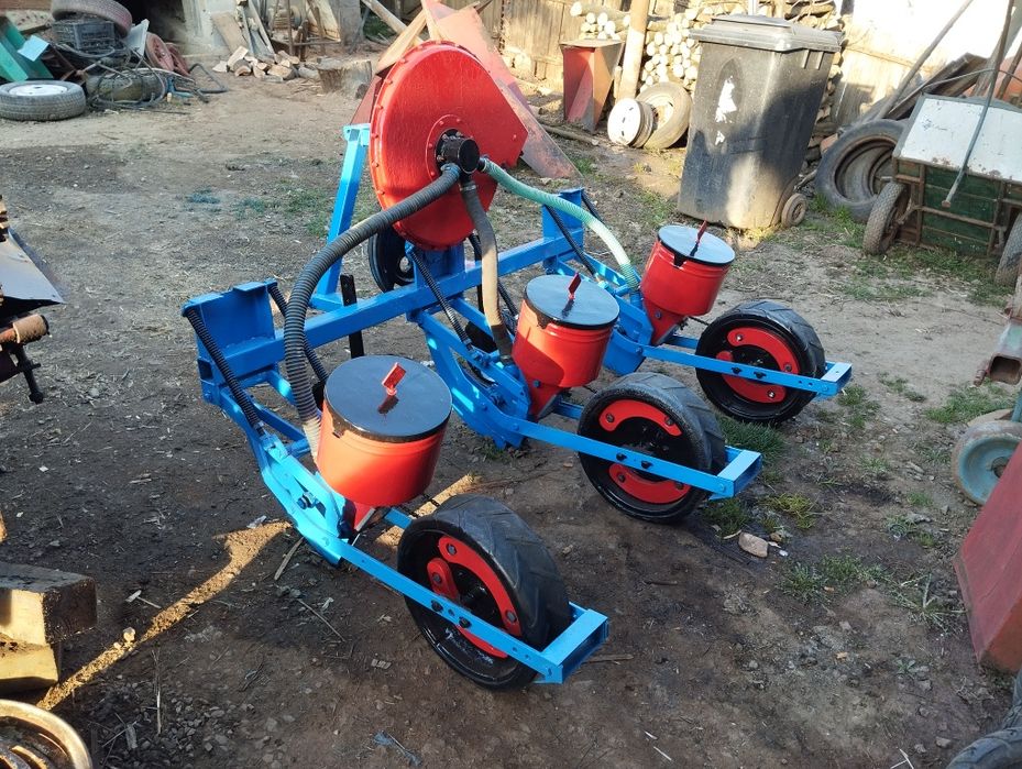 Semanatoare de porumb mic