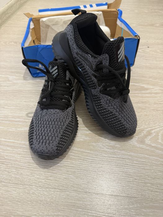 Кроссовки 39размер новые