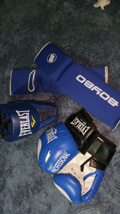 Продаётся всё в комплекте.