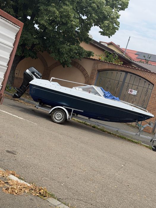 Vand barca cu motor peridoc