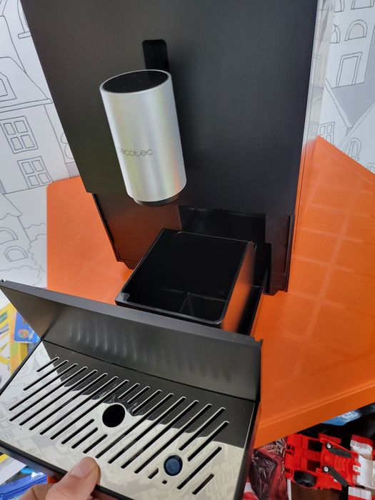 Малък Мини Кафеавтомат Cecotec Cremmaet Compact