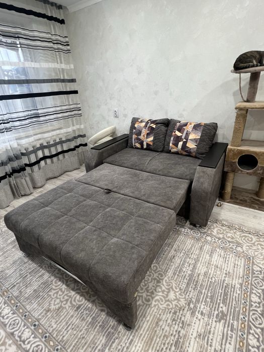 Продавм диван , раздвигается , в ширину 1.50 м.