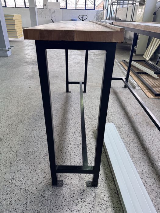 Високи маси от дърво и стомана