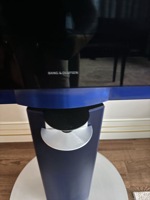 Телевизор на ножках