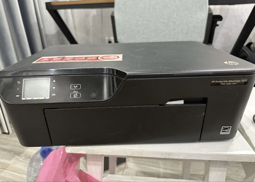 Продам цветной принтер HP 3525