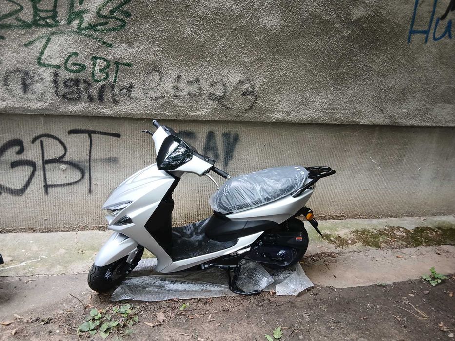 Scutere FARA  PERMIS DE CONDUCERE la închiriere/ramanereGlovo/Wolt/Bolt food