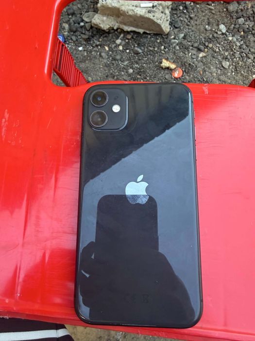 Vand iphone 11  ….