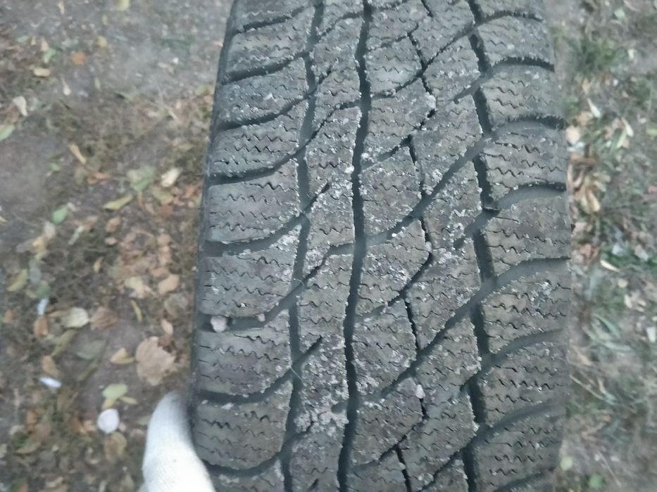 Продам комплект резины