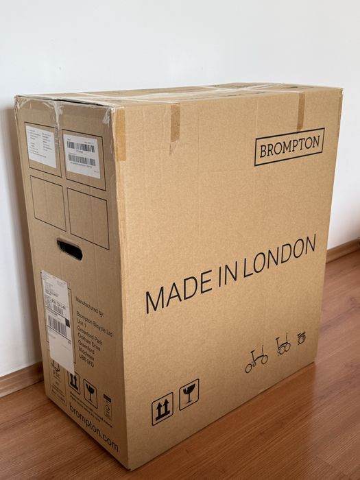 Cutie Brompton originala pentru depozitarea bicicletei Brompton.