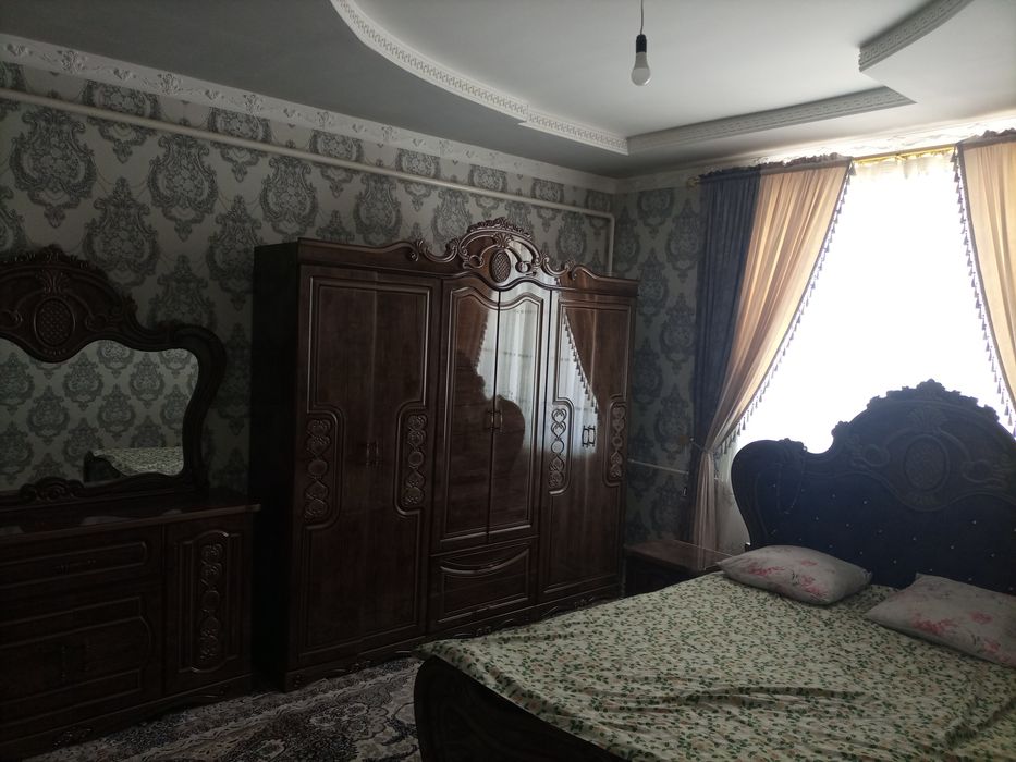 Uy sotiladi 8sotik 10xona Gaz,svet,SUV,wi fi bor teplitsa bor