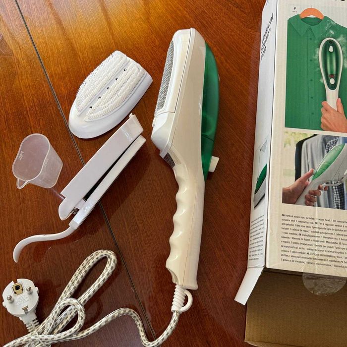 Fier de calcat vertical cu aburi nou