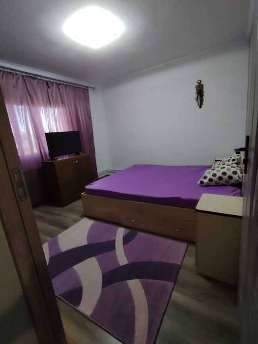 Dau în chirie apartament 3 cam.
