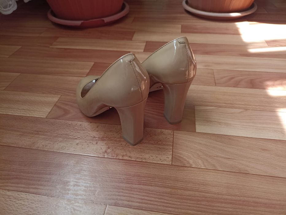 Продам пары туфлей