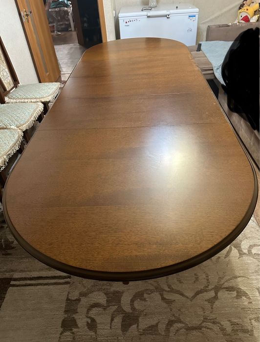 Продаётся деревянный стол