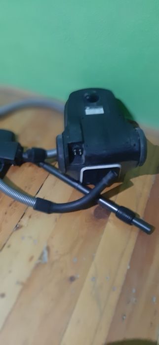 Пылесос 2 шт. работают отлично продаю срочна.