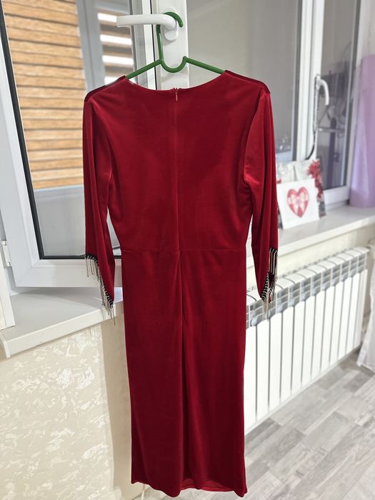 Платья вечерние