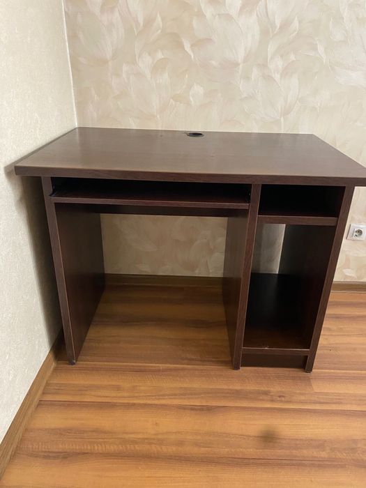 Продам компьютерный стол