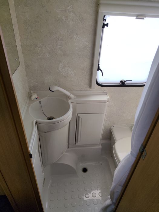 Rulota Lunar Zenith 4 persoane 855 kg înmatriculată