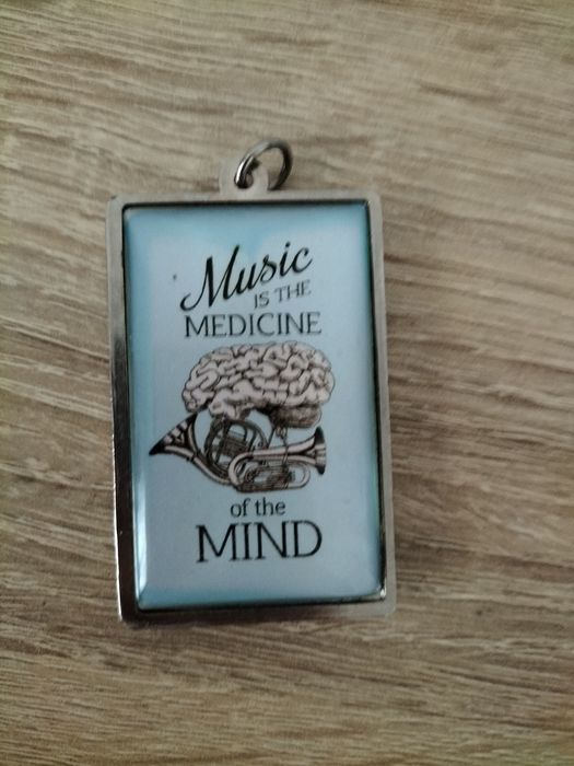 Breloc Music is the medicine of the mind, albastru