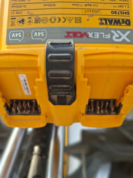 Потапящ циркуляр с герунг DeWALT DHS780