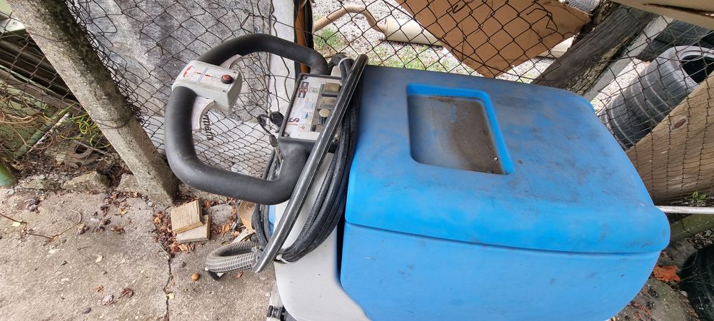 Акумулаторна машина за почистване на под