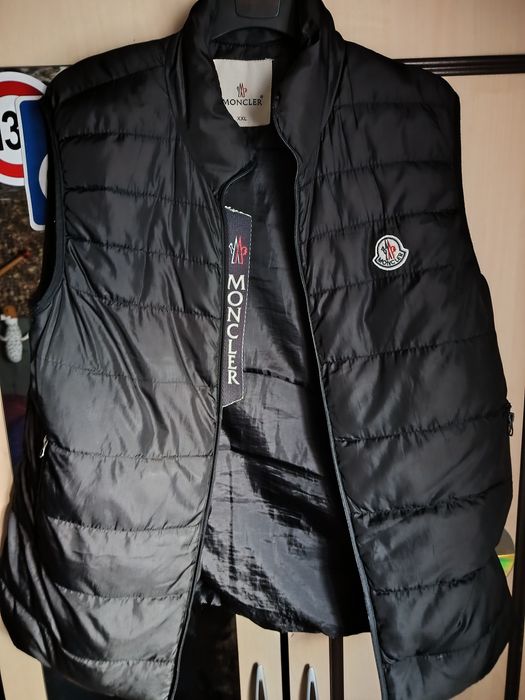 Vesta Moncler neagra