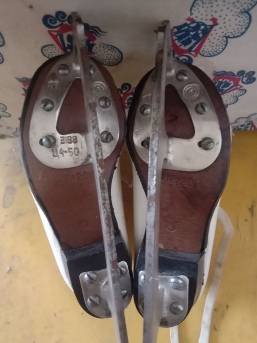 Продам коньки коньки