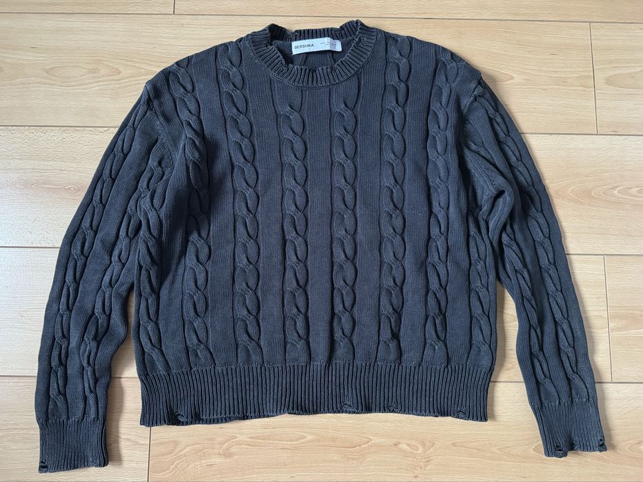 Pulover model tricotat cu taieturi