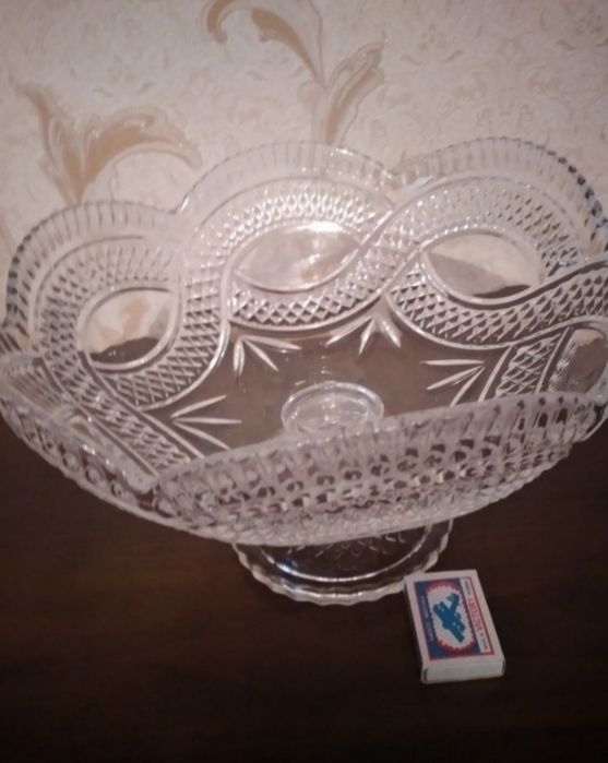 Салатница-хрусталь,Ваза-1000тг