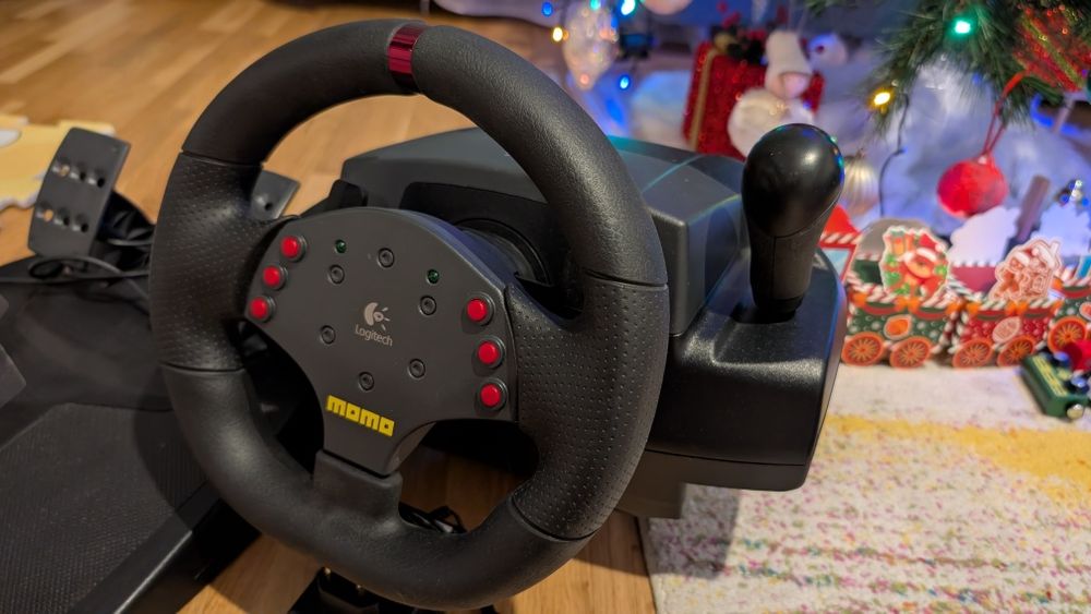 Volan cu pedale si schimbator momo