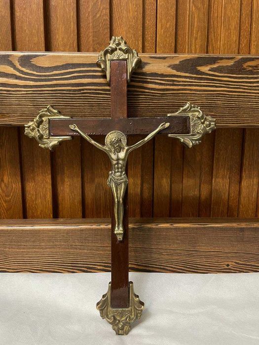 Крест настенный. Дерево и латунь