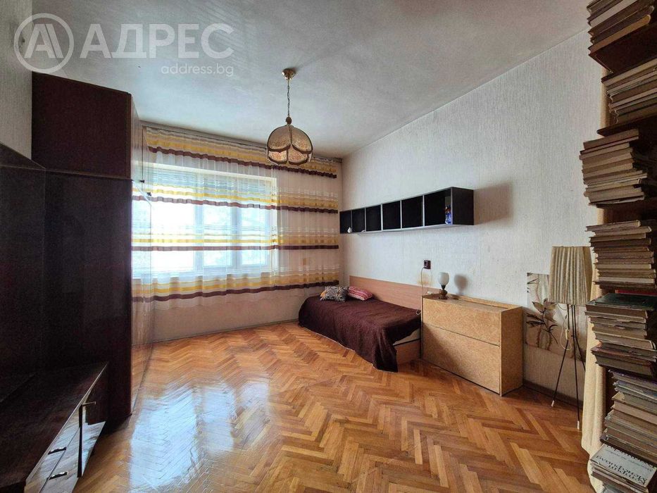 Тристаен апартамент, Център, 82 кв.м., ет. 2/4, тухла