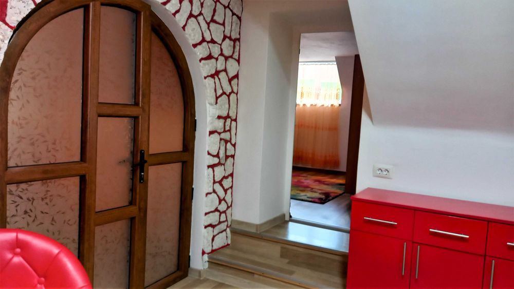 Sinaia ultracentral, ap. 4 camere in mansarda unei vile P+1+M