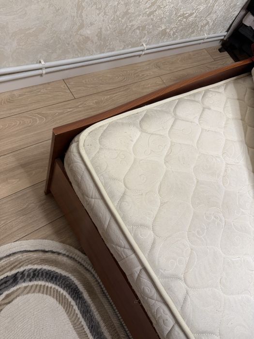 Продам спальный гарнитур