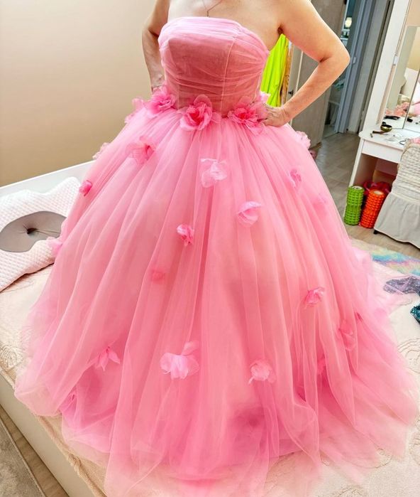 Платье новое, пышное