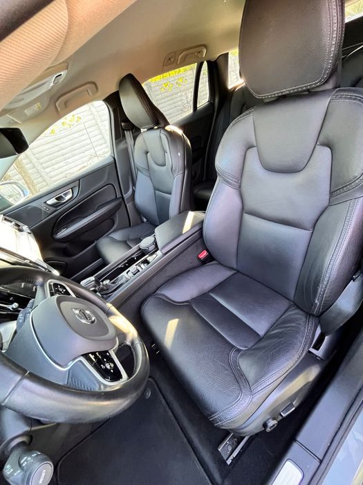 Volvo V60 Cross Country D4 AWD • Momentum Pro • 2020