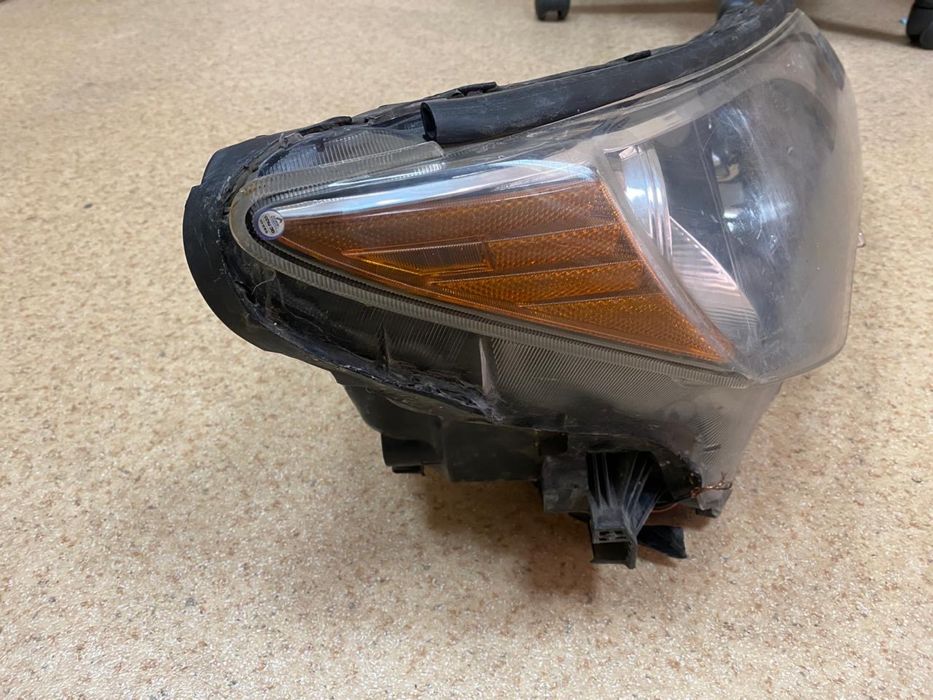 Фара 2013 rav4 американец