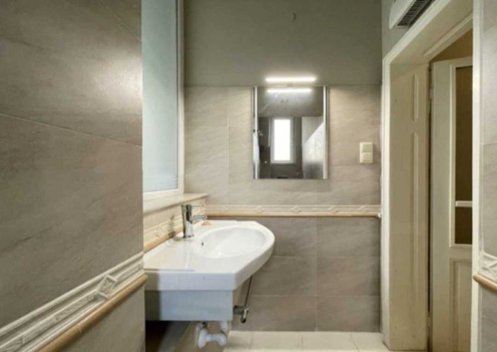 Дава се под наем Тристаен апартамент в София, Докторски паметник - 130 кв.м за 1300 € - Снимка #2