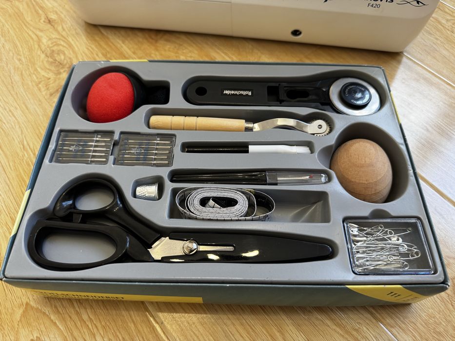 Masina de cusut Brother F 420