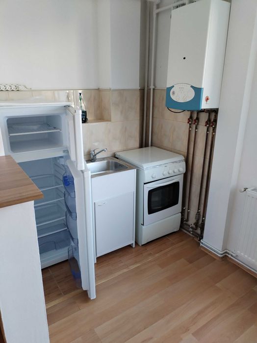 Inchiriez Garsoniera zona Tractorul, aproape de piata